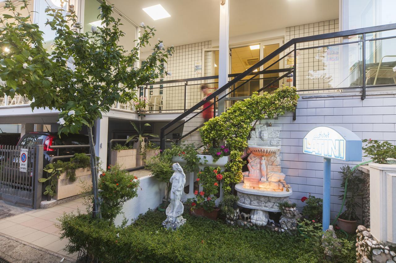 Hotel Latini Rimini Exterior photo